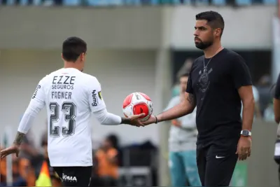 O técnico português António Oliveira tem seu primeiro grande desafio na temporada: evitar um vexame do Timão