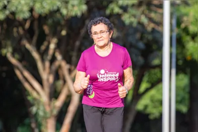 “Correr faz muito bem pra saúde. Antes eu não praticava atividade física, agora eu estou mais disposta e tenho ânimo para fazer as coisas”, afirma dona Izabel