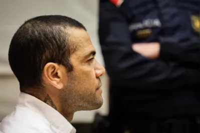 Daniel Alves enfrentou o terceiro e último dia de seu julgamento, mas a sentença deve demorar alguns dias para ser decidida