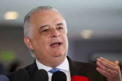Brasília, DF 29/11/2023  O ministro do Empreendedorismo, da Microempresa e da Empresa de Pequeno Porte, Márcio França, fala com a imprensa após a 
2ª Reunião Plenária do Fórum Permanente das Microempresas e Empresas de Pequeno Porte na sede da Confederação Nacional do Comércio (CNC).  Foto: Fabio Rodrigues-Pozzebom/ Agência Brasil