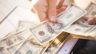 Imagem ilustrativa da imagem Dólar sobe para R$ 4,90 nesta sexta