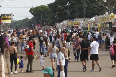 Milhares de londrinenses visitaram a ExpoLondrina no primeiro domingo do evento, dia de sol foi um incentivo a mais para o passeio