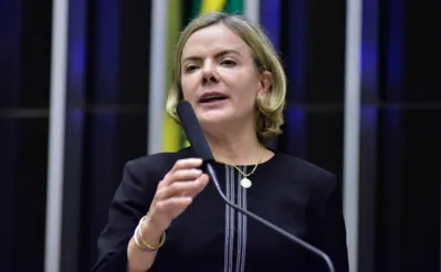 Gleisi Hoffmann criticou a Justiça Eleitoral durante sessão especial da Câmara que discute a PEC da Anistia