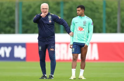 "Tentamos fazer uma seleção que volte a nos representar de uma maneira muito séria, concentrada, focada e com conhecimento do que representa vestir uma camisa como a nossa", afirmou Dorival Júnior