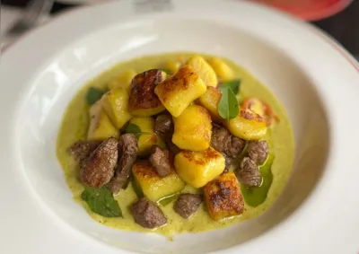 Imagem ilustrativa da imagem Experimente: nhoque ao molho pesto com cubos de filé mignon