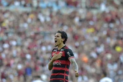 Imagem ilustrativa da imagem Flamengo sobra, vence Flu e fica a um passo da Taça Guanabara