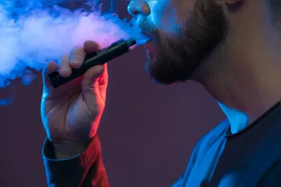 O debate sobre os cigarros eletrônicos passa alheio aos olhos e bolsos de consumidores na cidade paraguaia que faz fronteira com Foz do Iguaçu