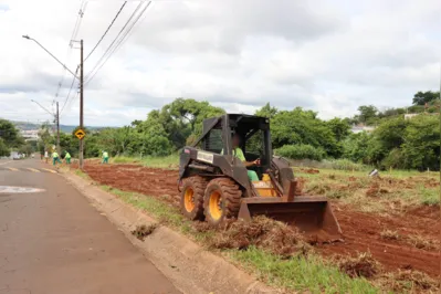 Equipes trabalham na montagem do canteiro de obras; previsão é que os trabalhos sejam concluídos em nove meses