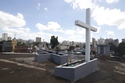 A Guarda Municipal acredita que as peças foram furtadas de sepulturas dos cemitérios da cidade e de municípios da região