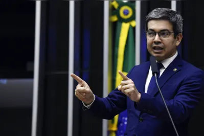 "Vamos negociar ao máximo para que não serem derrubados", afirma líder do governo no Congresso, Randolfe Rodrigues (Rede-AP)