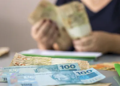 Imagem ilustrativa da imagem Haddad confirma salário mínimo de R$ 1.502 para 2025