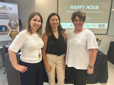 As diretoras Viviane Roque Batista, Marisa Ribeiro Furlan e Andreia Cristina Portel Carmo