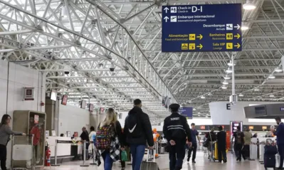 Imagem ilustrativa da imagem Homem é preso no aeroporto, transportando 3,2 kg de maconha em peixes