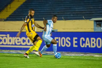 Imagem ilustrativa da imagem Já rebaixado, LEC se despede com derrota da Série B no estádio do Café