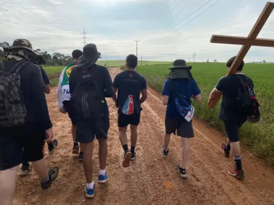 Imagem ilustrativa da imagem Jovens caminham mais de 80 quilômetros em preparação para a Páscoa