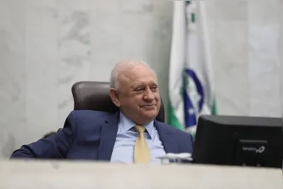 Procurado pela reportagem, Ademar Traiano
disse que não pode comentar "informações que tramitam em segredo de Justiça".
