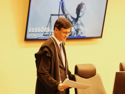 O desembargador Guilherme Frederico Hernandes Denz solicitou para antecipar o voto antes que a sessão fosse suspensa e votou a favor de Sergio Moro