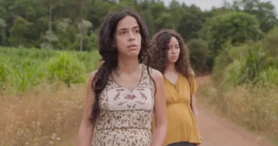 A atrizes Marina Merlino e Ailín Salas, naturalizada argentina, são as protagonistas de "Las Preñadas", filme que aborda a precariedade do sistema de saúde