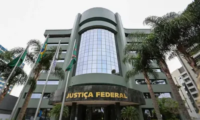 Imagem ilustrativa da imagem Lava Jato completa 10 anos com resultados em xeque e prestígio abalado