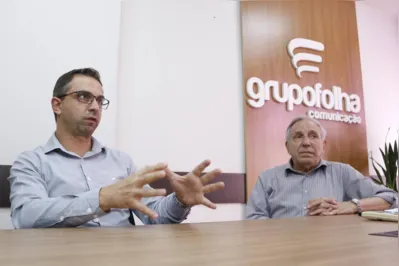 O jornalista e escritor Wilhan Santin e JB Faria, da Paiquerê 91,7, em visita à Folha de Londrina