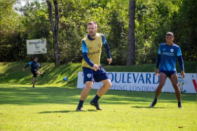 Depois de cumprir suspensão, o lateral Ezequiel está à disposição do técnico Roberto Fonseca para o jogo contra o Sampaio Corrêa