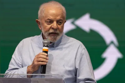 Lula também assinou uma MP que cria o Programa Nacional de Mobilidade Verde e Inovação, que "amplia as exigências de sustentabilidade da frota automotiva”