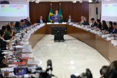 Lula pediu pediu que os titulares do seu governo viajem mais para divulgar os programas e feitos
