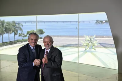 Lula fez um discurso carregado de adjetivos e lamentações durante a abertura do encontro de chefes de Estado do Mercosul