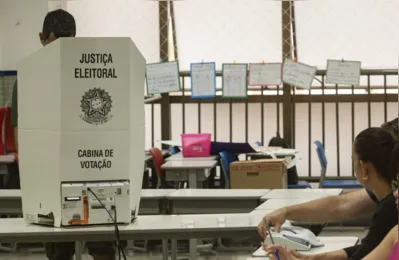Imagem ilustrativa da imagem Lula sanciona LDO com recorde de R$ 4,9 bi de fundo para eleição municipal
