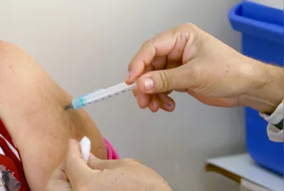 Imagem ilustrativa da imagem Mais de 214 mil pessoas foram imunizadas contra a gripe e outras doenças no PR
