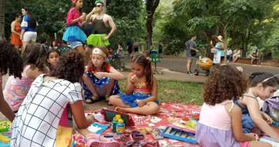 Pais e filhos se reuniram no Sabor& Ar, nas proximidades do Zerão, para um Carnaval de atividades criativas