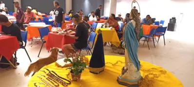 Dia Mundial dos Pobres: refeições servidas por voluntários no salão paroquial da Catedral de Londrina