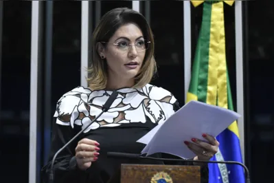 A ex-primeira-dama Michelle Bolsonaro nunca confirmou a intenção de disputar a vaga pelo Paraná, mas é vista como grande trunfo eleitoral pelo PL desde que o ex-presidente Jair Bolsonaro foi declarado inelegível