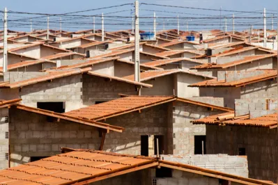 O programa subsidia compra de casa ou apartamento para famílias com renda até R$ 8.000 mensais
