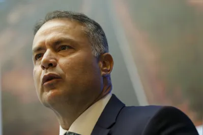Renan  Filho divulgou vídeo em que Ratinho Jr., em maio, agradece ao presidente Lula pela nova modelagem do pedágio no Estado