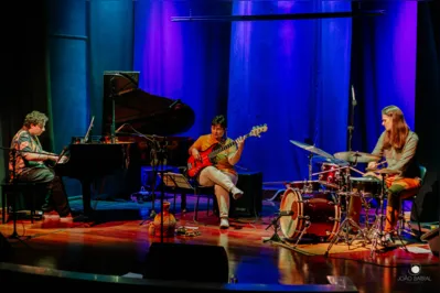 Novos cantores são acompanhados pela banda João e Maria Trio