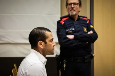 Daniel Alves, preso há um ano, encara julgamento de três dias em Barcelona