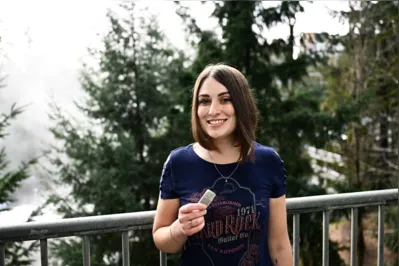 Imagem ilustrativa da imagem Mulher trata TOC com implante cerebral inédito nos EUA