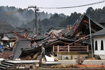O tremor atingiu a região de Ishikawa, na ilha de Honshu, e provocou o colapso de milhares de casas