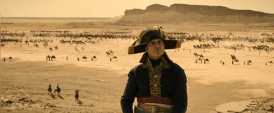 Joaquin Phoenix interpreta Napoleão Bonaparte no filme que estreia nesta quinta-feira nos cinemas