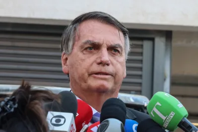 Imagem ilustrativa da imagem Bolsonaro nega que ida a embaixada foi tentativa de fuga