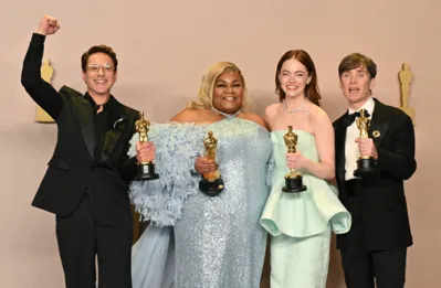 Atores e coadjuvantes premiados no Oscar 2024: Robert Downey Jr (Oppenheimer); Da'Vine Joy Randolph (Os Rejeitados); Emma Stone (Pobres Criaturas) e Cillan Murphy (Oppenheimer)