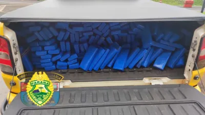 No veículo foram localizados 187 tabletes de maconha, que foram encaminhados para a Polícia Civil em Bela Vista do Paraíso
