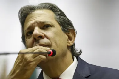 Fernando Haddad rebate: "'A inflação caiu, o emprego subiu. Viva Lula!' E o Haddad é um austericida"
