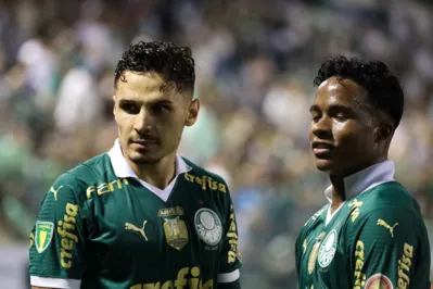 Raphael Veiga  e Endrick são esperança para o Palmeiras derrotar o Santos e conquistar o tricampeonato