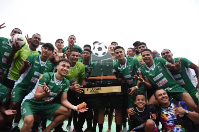 O time paranaense masculino foi formado por jogadores que se destacaram na etapa estadual, que reuniu mais de 11 mil atletas (meninos e meninas) de 200 comunidades