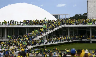 Atos antidemocráticos de oito de janeiro: manifestantes pediam intervenção militar