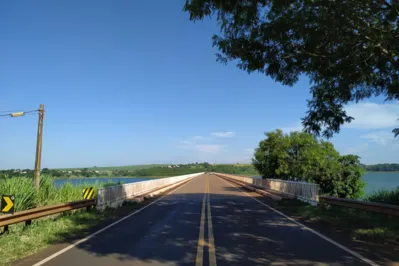 Ponte Rio Vermelho PR-090 no limite entre Alvorada do Sul e Porecatu