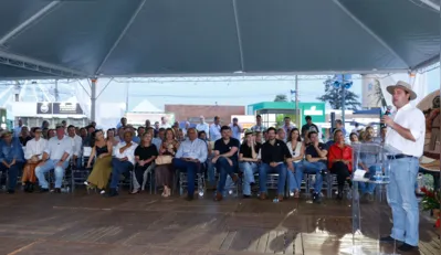 O governador Ratinho Junior discursa durante a abertura da ExpoLondrina