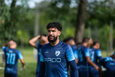 Pedro Cacho volta a ser titular no meio-campo do Londrina em Cascavel: só a vitória  neste sábado vai amenizar a crise e a pressão no Tubarão